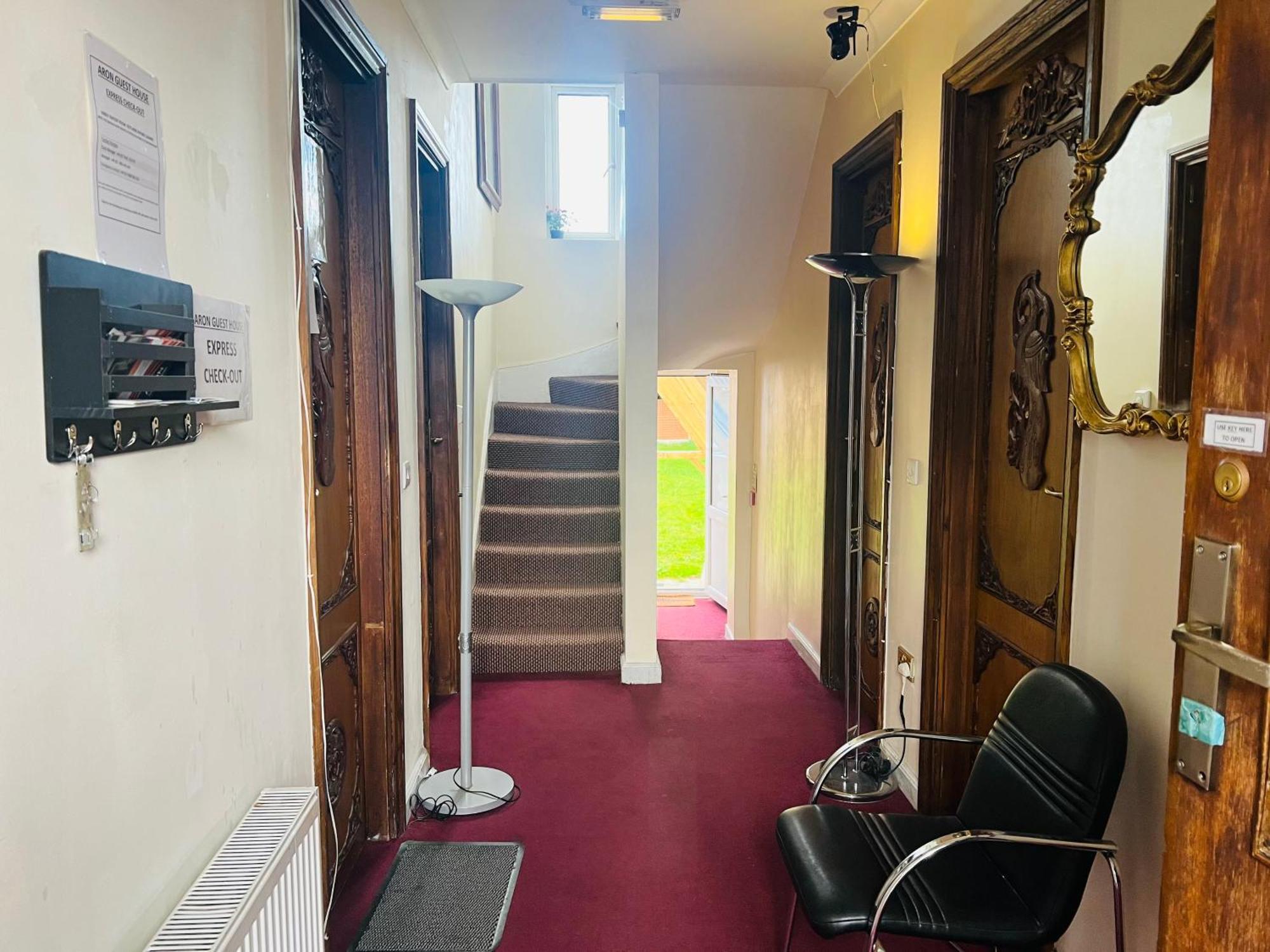 Aron Guest House Ealing Buitenkant foto