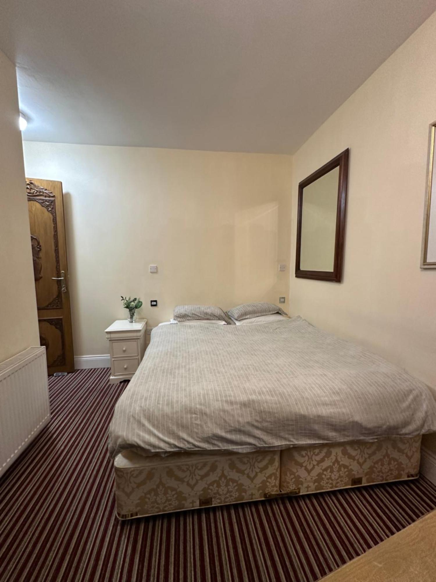 Aron Guest House Ealing Buitenkant foto