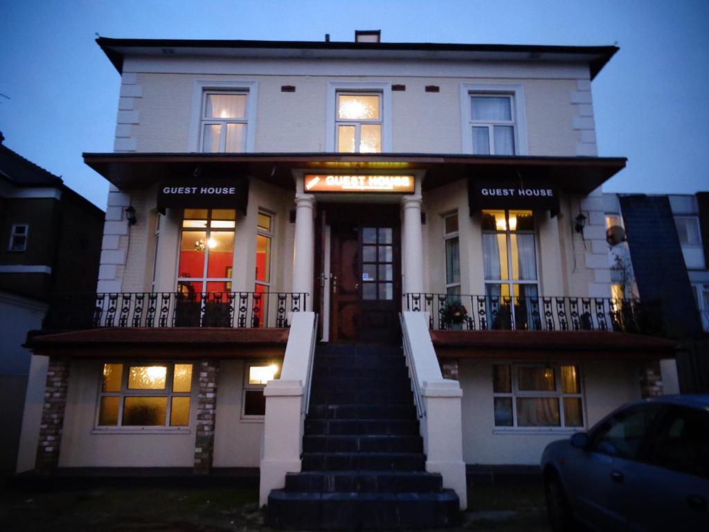 Aron Guest House Ealing Buitenkant foto