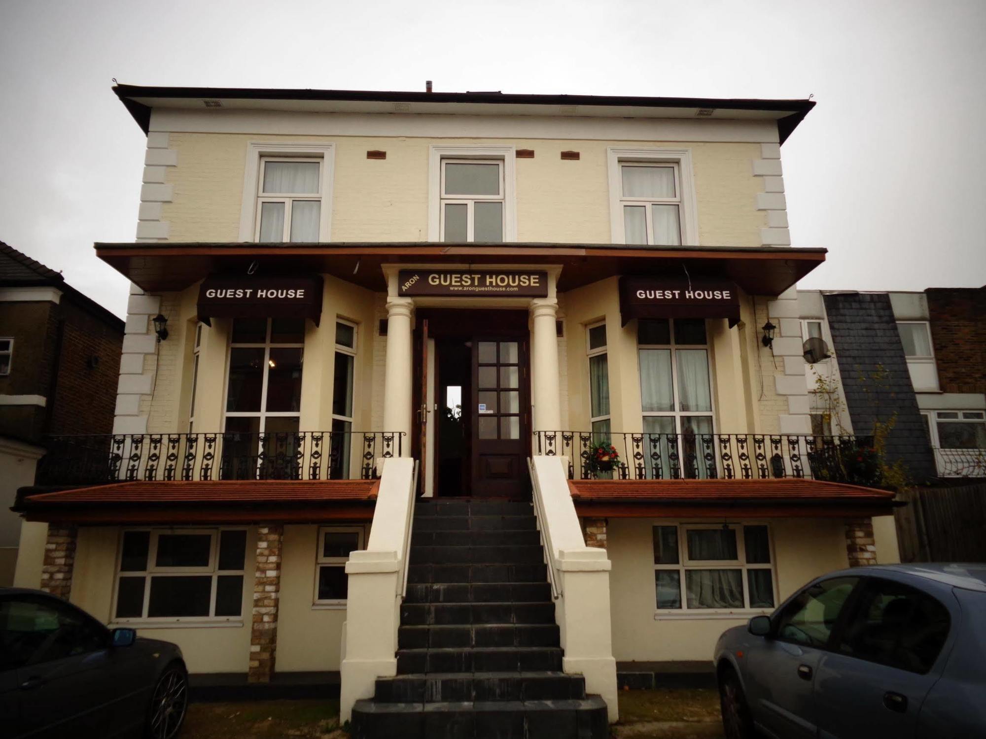 Aron Guest House Ealing Buitenkant foto