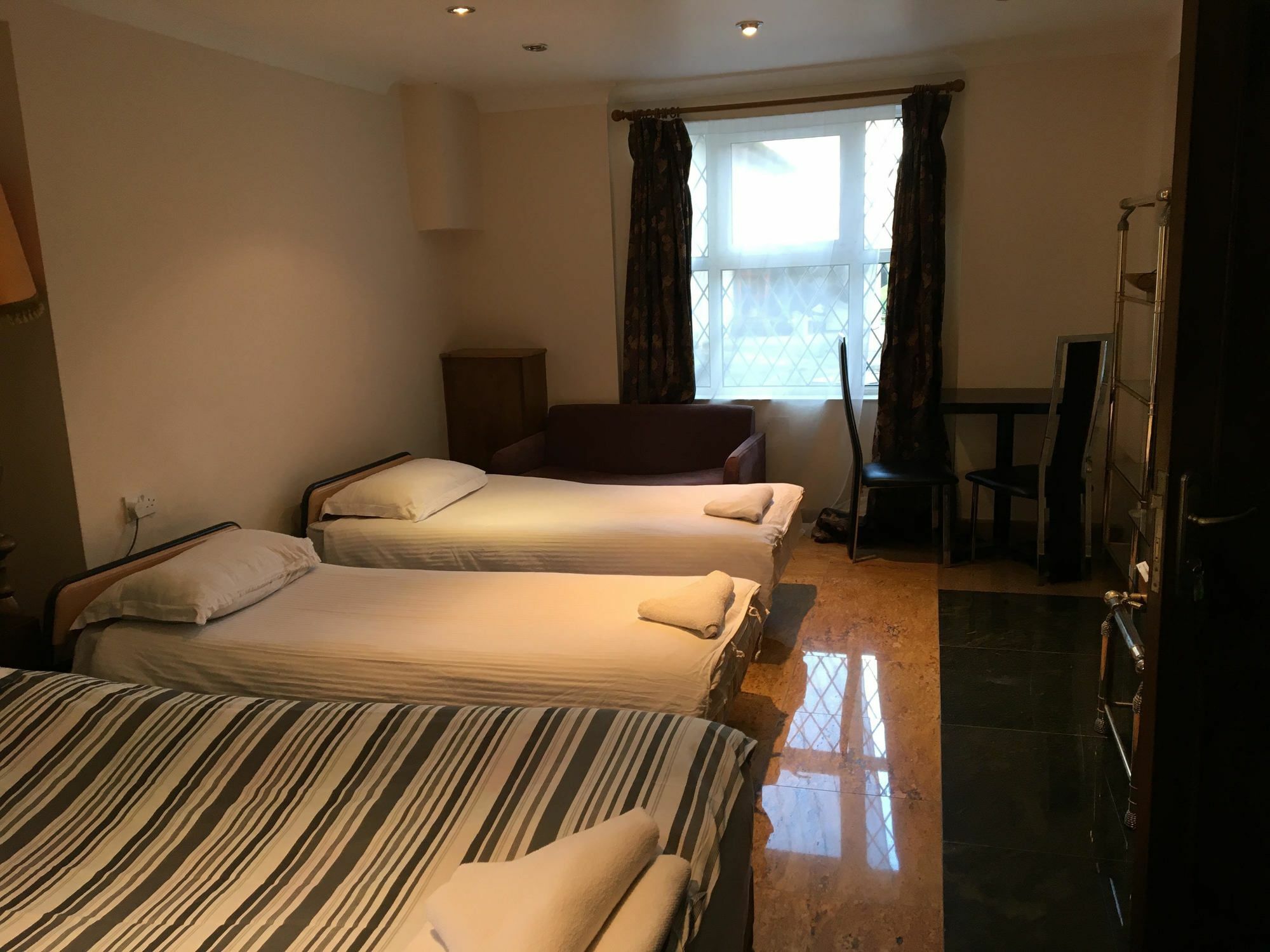 Aron Guest House Ealing Buitenkant foto